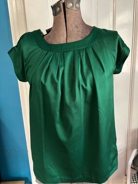 Banana Republic Emerald Green Pleated Cap Sleeve Blouse